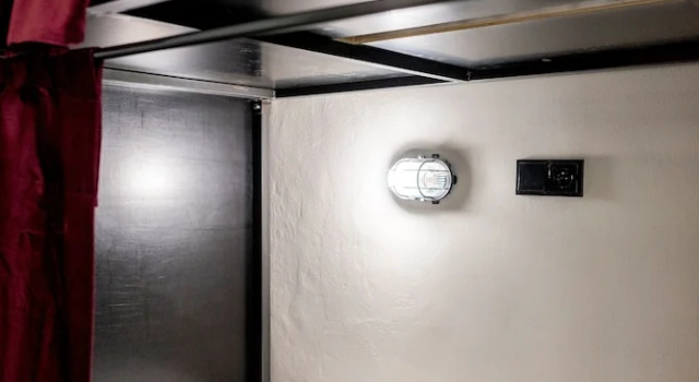Кровать в общем номере с видом на внутренний двор Wake Up Wellness Hostel by goodnite cz