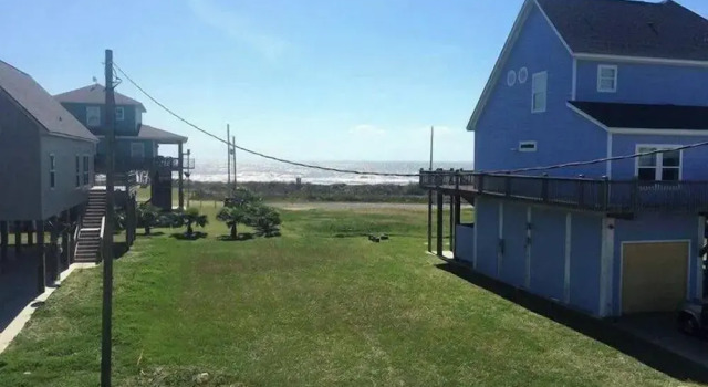 Коттедж Port Bolivar Getaway w/ Ocean View: Walk to Beach!