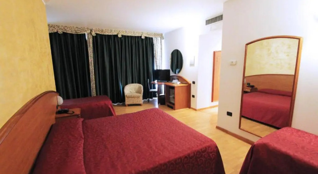 Четырёхместный номер Standard Hotel Europa