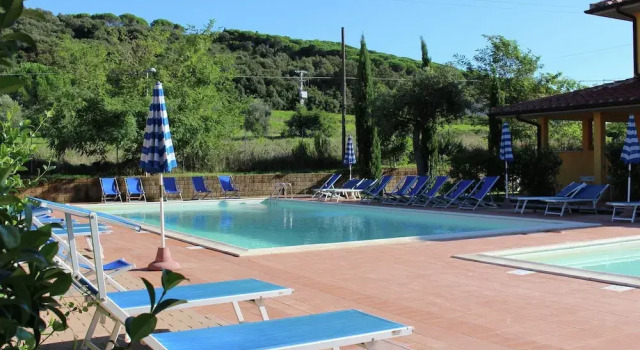 Nice Apartment With a Terrace, Near the Sea, Book Apartment Hotels in Scarlino with a Pool, Swimming Pool