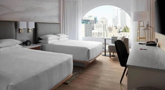 Standard- firedobbelt værelse med byudsigt Montreal Marriott Chateau Champlain