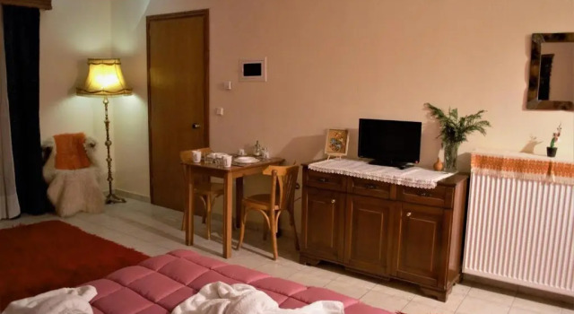 Anemoesa Guesthouse, Book Hotel  