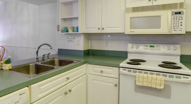 Апартаменты Sandy Shores Condo Across From Johns Pass!