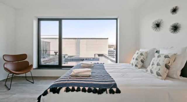Апартаменты Spacious 3 Bedroom Apartment With Private Garage