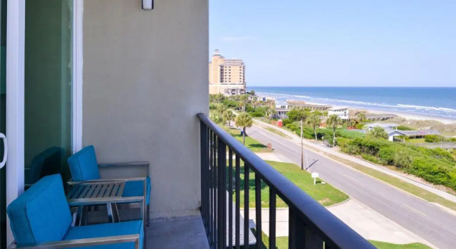 Четырёхместный номер Standard oceanfront Cabana Shores Hotel