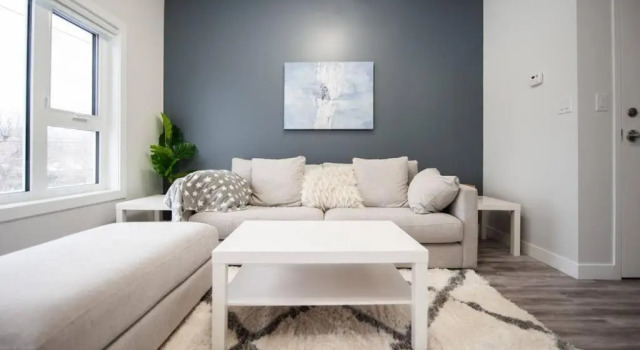 Upscale 2 bedroom Townhouse near Univ of Manitoba, 予約 ホテル Fort Gary ウィニペグ