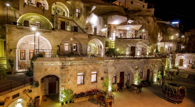 Hera Cave Suites