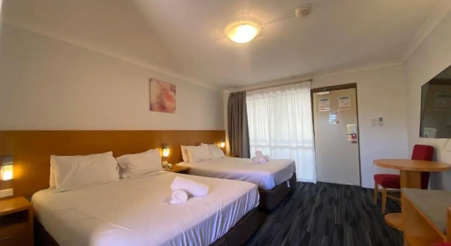 Четырёхместный номер Deluxe с балконом Garden Lodge Sydney Hotel