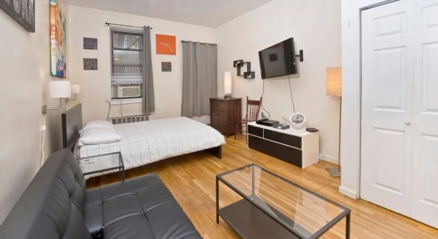 Charming Upper East Side Studio w/ Private Garden, Забронировать Отель Отели Нью-Йорка с бассейном, рядом с Mount Sinai Hospital Jackson Heights, Бассейн