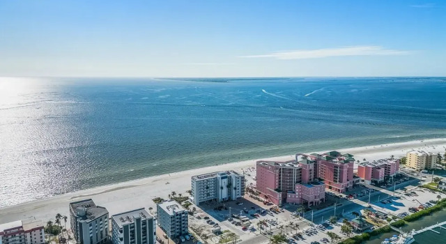 Номер Standard Welcome to Beach Villas # 704 - Updated Top Floor Gulf Front & Sunsets - Rental 250 Estero Blvd condo