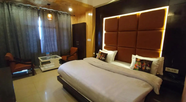 Hotel Atithi, Near Yes Bank, Mall Road, Mussoorie