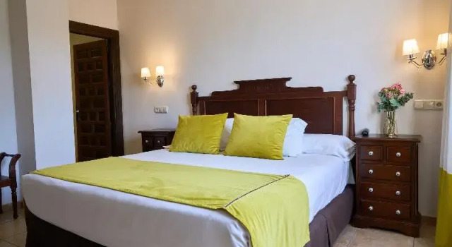 Двухместный номер Standard с балконом Hotel María de Molina