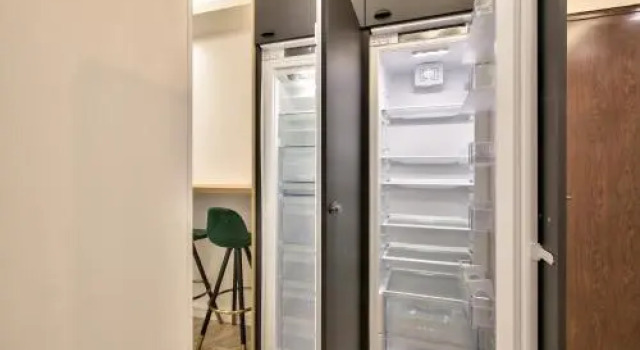 Chic and spacious apart with parking, Забронировать Отель Бобиньи Seine-Saint-Denis