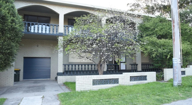 Warrawong holiday big home