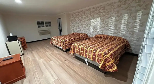 Четырёхместный номер Standard Bevonshire Lodge Motel