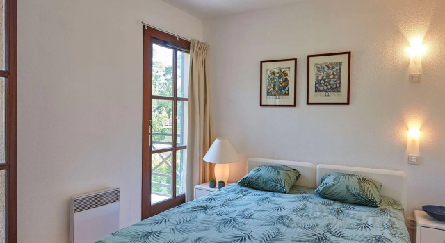 Spacious detached villa with covered terrace in nature reserve with a castle, Забронировать Вилла Виллы Бассен-д'Аркашон, Вилла