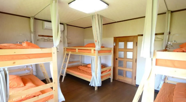Кровать в общем номере Haruno Guesthouse