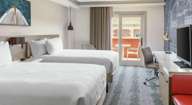 Четырёхместный номер Standard с балконом и с видом на город Hilton Garden Inn Annapolis Downtown