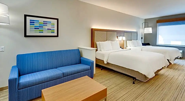 Четырёхместный люкс c 1 комнатой Holiday Inn Express Hotel and Suites Weatherford by IHG