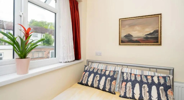 F5 Private Double Room (Sandycroft Guest House)