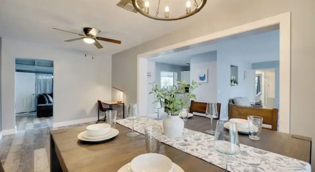 < 1 Mi to Four Freedoms Beach: Canal-front Getaway, Забронировать Дом для отпуска Виллы Кейп-Корал, Вилла