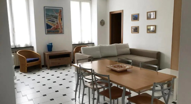 Piazza Staglieno - Appartamento centralissimo a 30m dalla spiaggia, Забронировать Апартаменты/квартира Отели в центре Леванто, в центре, Парковка