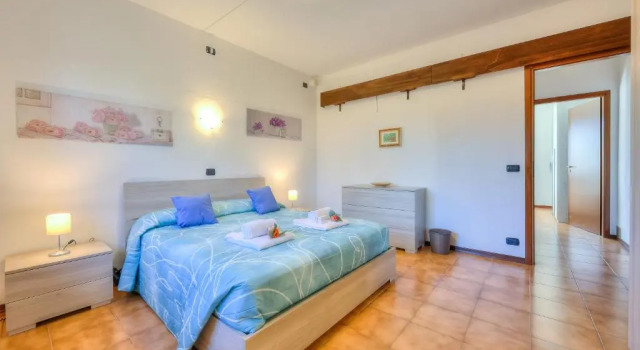 Cedar House Villa Few Minutes From Lake - Happy Rentals, Забронировать Вилла Коттеджи Provincia di Varese, Коттедж