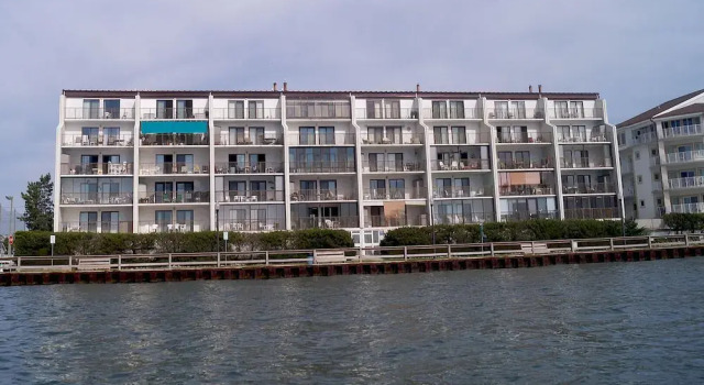 Crab Cove On The Bay 406, Забронировать Апартаменты/квартира Отели Оушен-Сити с парковкой, рядом с Jolly Roger at the Pier, Парковка