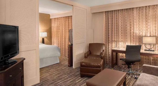 Люкс с видом на реку Sheraton Suites Akron Cuyahoga Falls