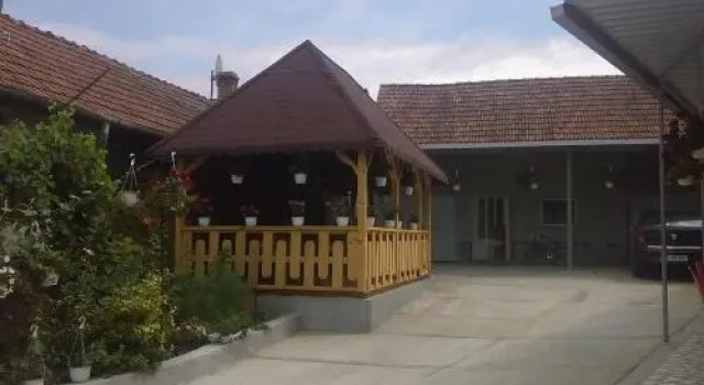 Casa Miha, Rezervovat Hotel Hotely v Hunedoara s parkováním, Parkování