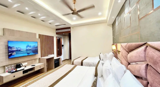 Hotel Mantavya - Varanasi near Temple