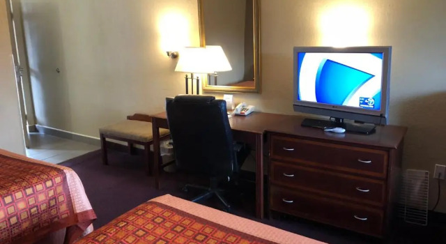 Четырёхместный номер Standard Travel Inn & Suites Flemington