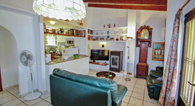 David - holiday bungalow with pool in Teulada