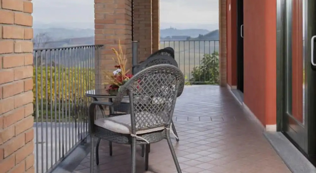 Двухместный номер Deluxe с балконом Hotel SantaMaria Langhe