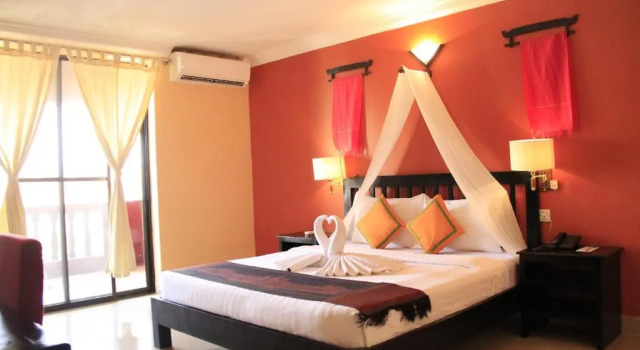 Двухместный номер Superior с балконом Mekong Angkor Palace Inn