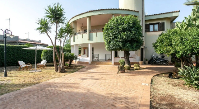 Beautiful Home in Siracusa With Wifi and 3 Bedrooms