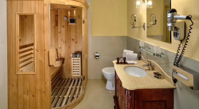Номер Deluxe La Contessa Castle Hotel