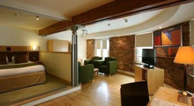 Четырёхместный семейный номер Standard Glasgow Argyle Hotel, BW Signature Collection