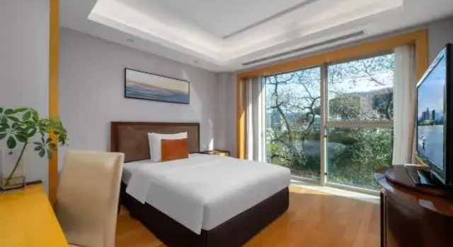 Люкс с 2 комнатами с балконом и с красивым видом из окна Lvcheng Lanwan Holiday Hotel