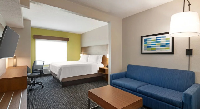Люкс c 1 комнатой Holiday Inn Express & Suites Pembroke Pines-Sheridan St by IHG
