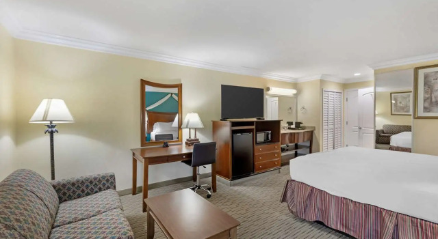 Двухместный номер Standard с видом на гавань Best Western Harbour Inn & Suites Huntington - Sunset Beach
