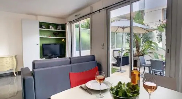 Nestor&Jeeves Villa Harmonie Terrasse Close to hyper center Spacious, Забронировать Вилла Отели Ниццы с парковкой, Парковка