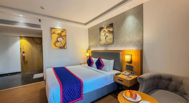 Номер Executive с балконом Zip By Spree Hotels Chakan, Pune