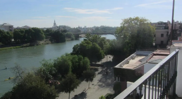 Апартаменты c 1 комнатой Trianabridgeviews Ático con vistas al puente de Triana calle Castilla 38