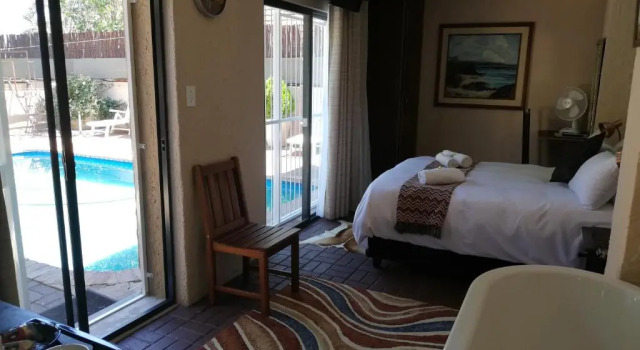Двухместный номер Standard с видом на бассейн Safari Guesthouse