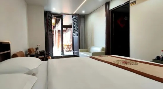 Suite Sir's yard