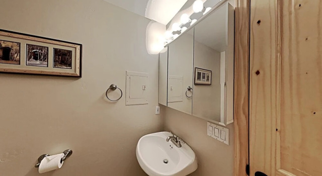 Номер Standard Remodeled Spacious Condo - Next to Car Charging, Hot Tubs, Village Gondola by RedAwning