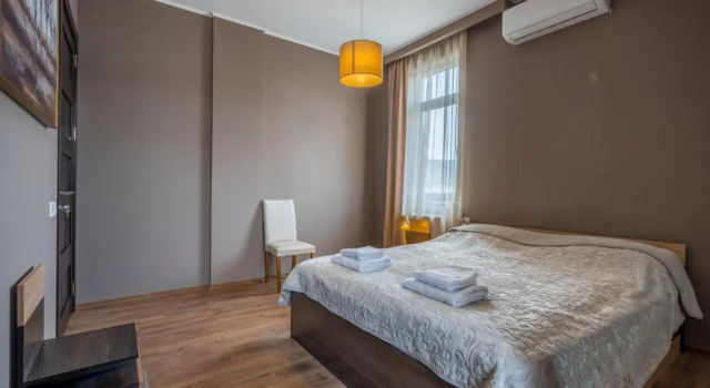 Spacious 76 qm Apartment Near City Center