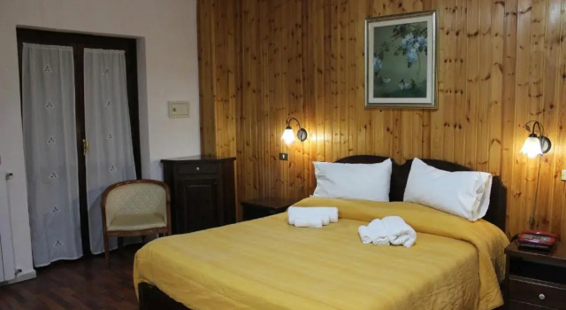 Hotel Lo Scoiattolo, Varaa Hotelli  
