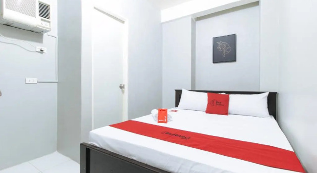 RedDoorz near Pasay Rotonda
